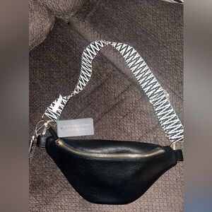 Hand bag Delivered
I.N.C. International Concepts
Bean-Shaped Fanny Pack